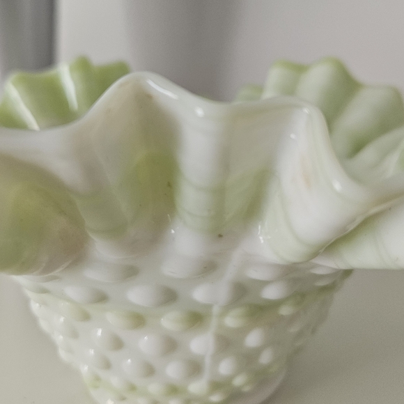 Green Slag Glass Bowl - Picture 5 of 8